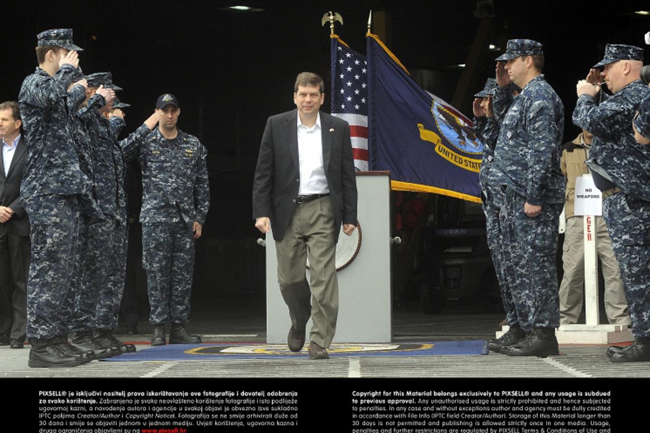 '04.04.2012., Lora, Split - Americki senator hrvatskog podrjekla Mark Begich jutros je obisao americki ratni brod HSV koji je u posjetu Hrvatskoj ratnoj mornarici. Photo: Tino Juric/PIXSELL'