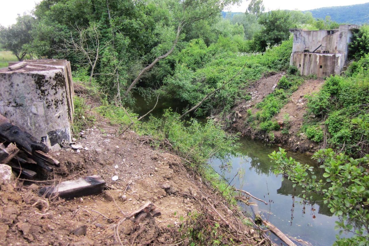 Most kod Hrastovice demontirala udruga Kopa beach