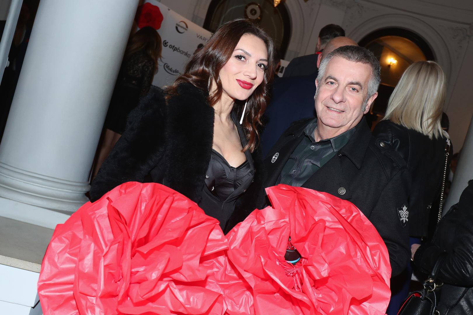 Scenografija Večernjakove ruže i ove je godine djelo Ivice Propadala. Ivica u društvu supruge Dragane.