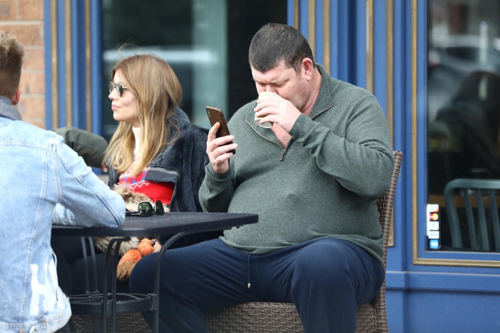 Australski milijarder James Packer bio je u centru medijske pozornosti dok je hodao s poznatom pjevačicom Mariah Carey. Prije četiri godine par je prekinuo, a planirao je vjenčanje.