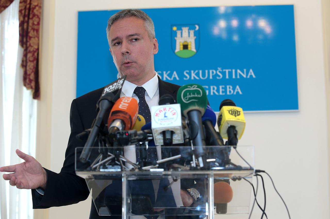 03.05.2016., Zagreb - Predsjednik zagrebacke gradske skupstine Darinko Kosor obavijestio je javnost na konferenciji za medije da je podnio  ostavku. Photo: Patrik Macek/PIXSELL