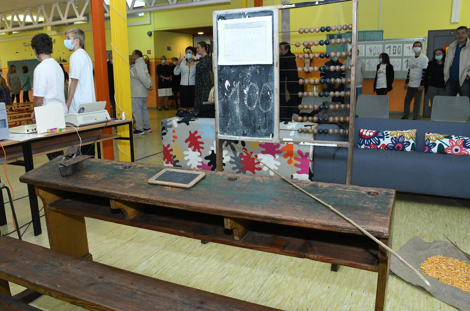 18.10.2021., Sisak - U Osnovnoj skoli "Braca Bobetko" prigodnim programom obiljezeno je 100 godina skolstva u sisackom naselju Caprag.