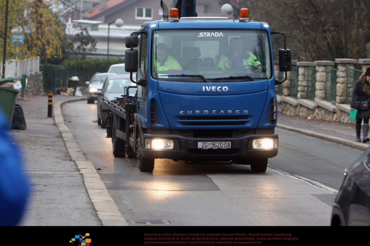 '06.12.2012., Zagreb - Nazorova ulica, stanari koji se nemaju gdje parkirati jer im ispred njihovih kuca Pauk redovito dize aute, a parkinga nemaju u blizini.  Photo: Dalibor Urukalovic/PIXSELL'