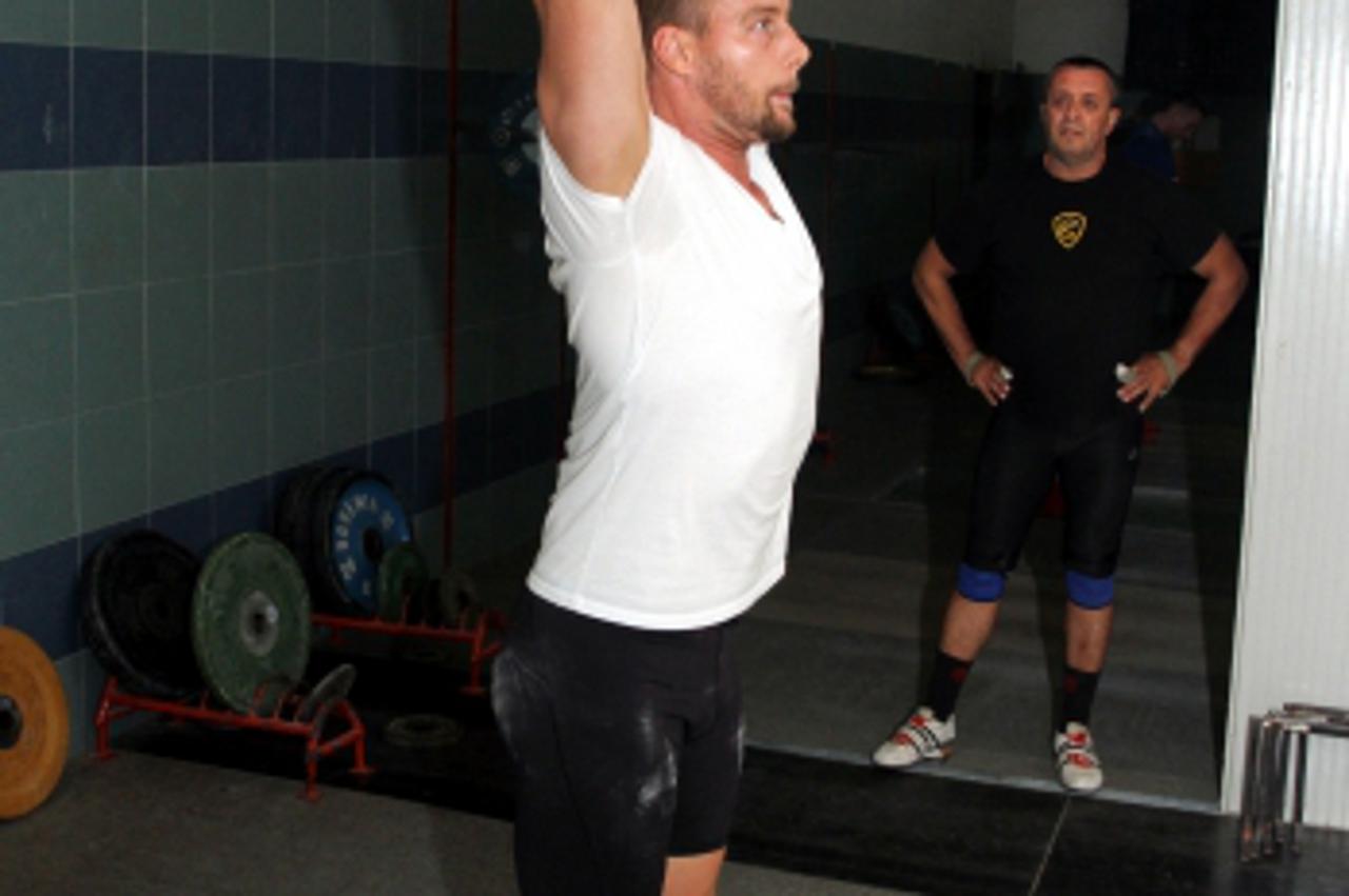 'SPECIJAL MAX 12.09.2013., Split - Mark de Mori profesionalni boksac iz Australije i supruga Milijana iz Pozege treniraju u dvorani za dizanje utega u Splitu s trenerom Boskom Cavkom.  Photo: Ivana Iv