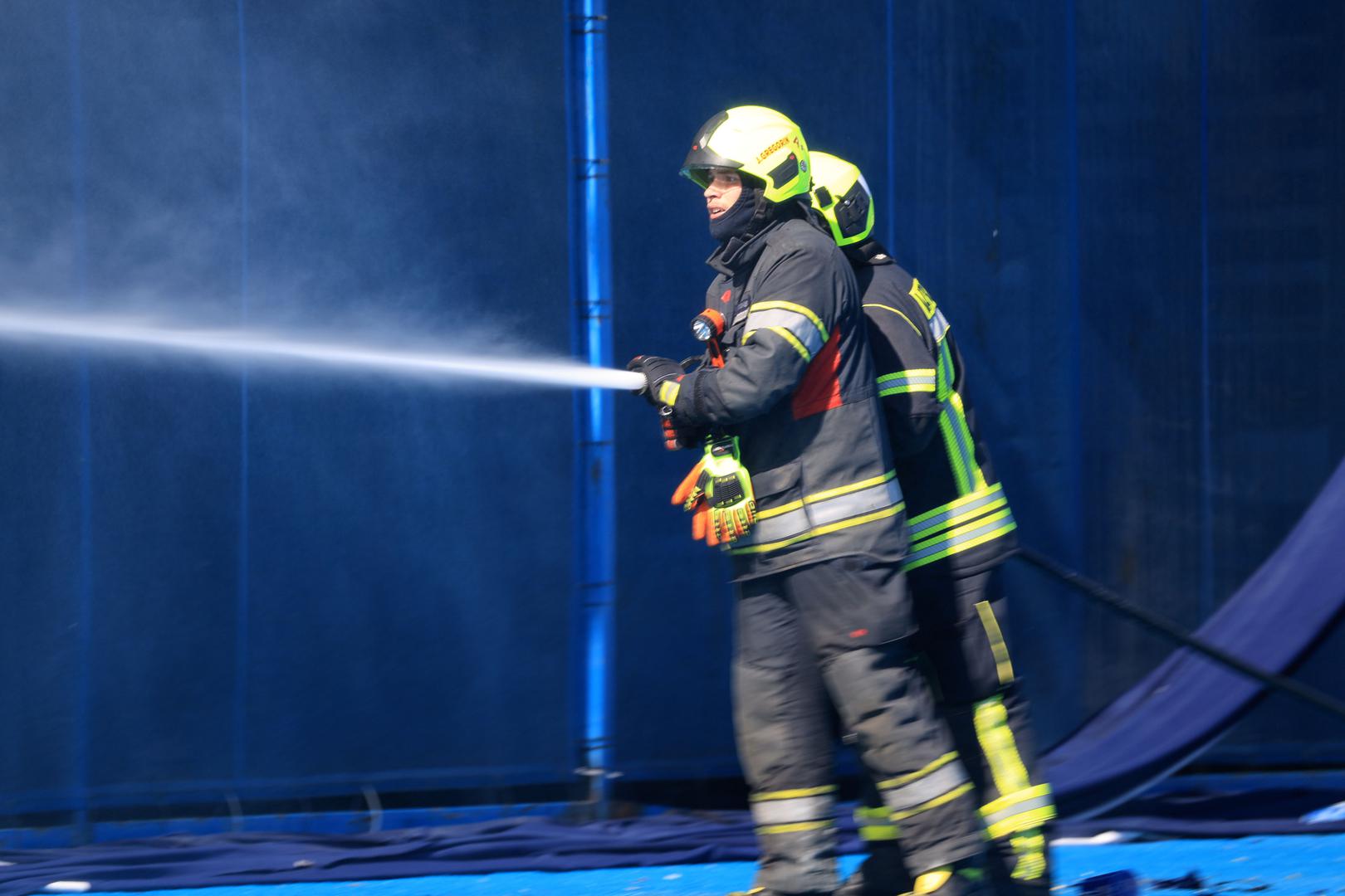 Time su navijači Hajduka jasno aludirali na tradicionalno paljenje Trnjanskih kresova, antifašističke manifestacije koja se isti dan održavala u Zagrebu.