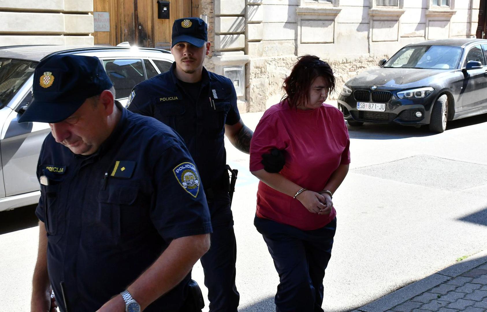 Očevid su proveli policijski službenici u suradnji sa Županijskim državnim odvjetništvom, a osumnjičena je u subotu navečer, uz kaznenu prijavu zbog sumnje na teško ubojstvo, predana pritvorskom nadzorniku.