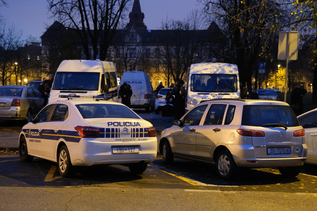 Zagreb: Bijeli tihi marš, prosvjednici se probili do Markovog trga usprkos policiji 