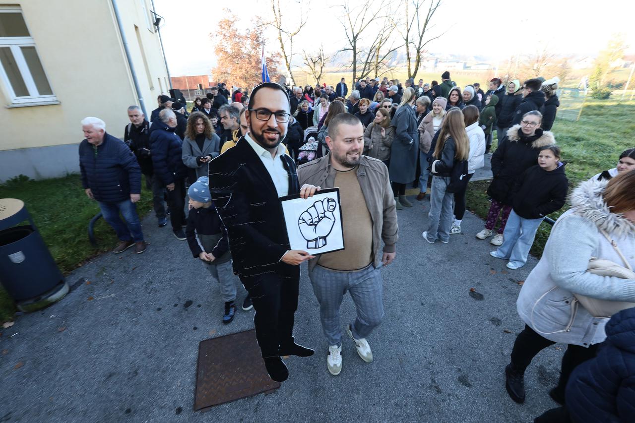 Zagreb: U organizaciji roditelja učenika osnovne škole Donji Dragonožec održan 3. bojkot nastave