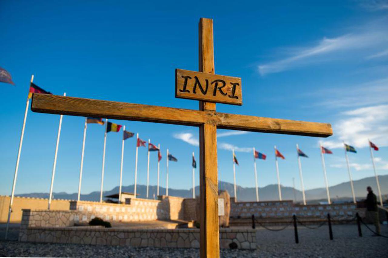 Križ INRI