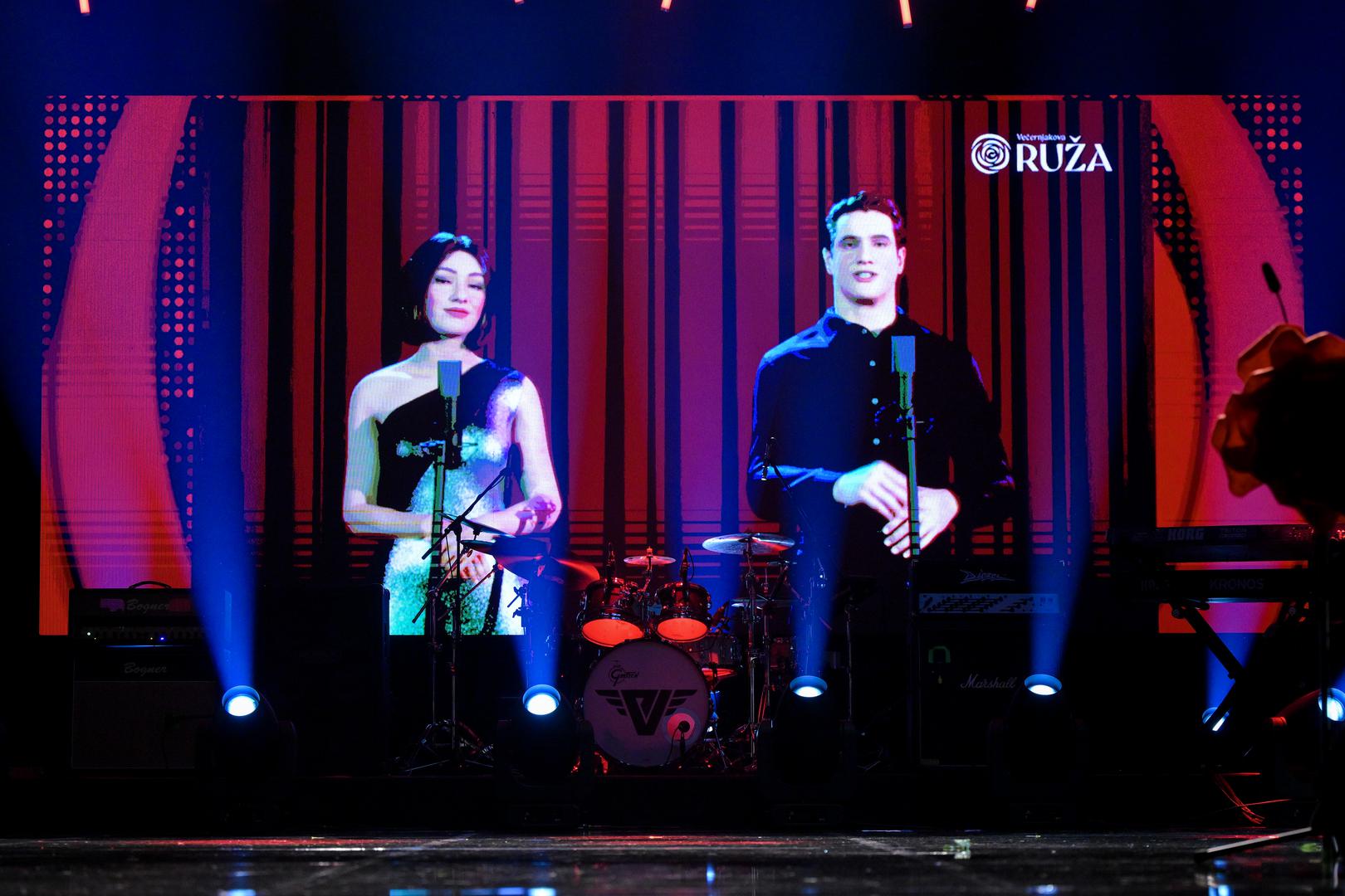 Naši virutalni prezenteri nastali umjetnom inteligencijom