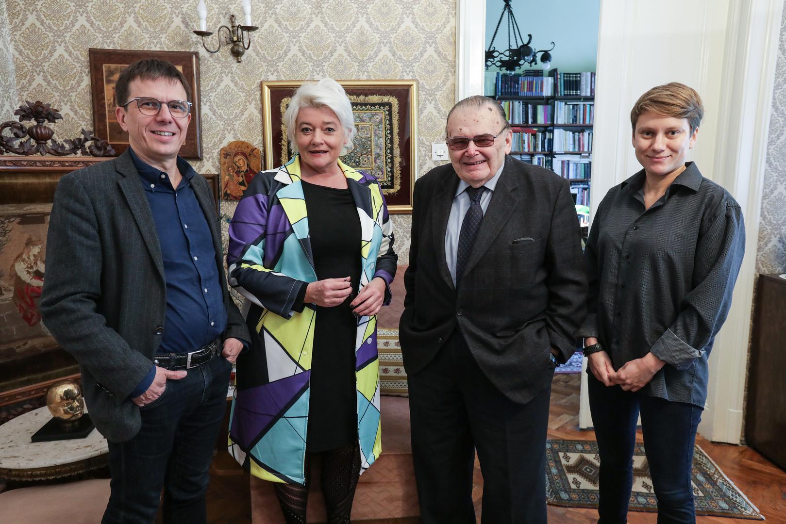 Članovi žirija Seid Serdarević, Helena Sablić Tomić, pokojni utemeljitelj natječaja Tomislav Sabljak i urednica Kulture Milena Zajović
u zadnjem zajedničkom žiriranju