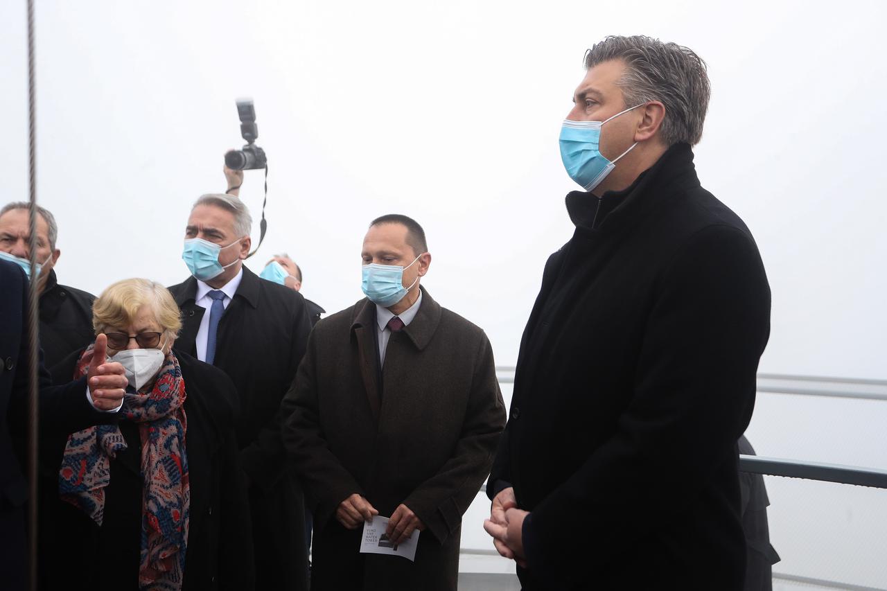 Vukovar: Premijer Plenković obišao novootvoreni Vodotoranj, simbol ratnog Vukovara