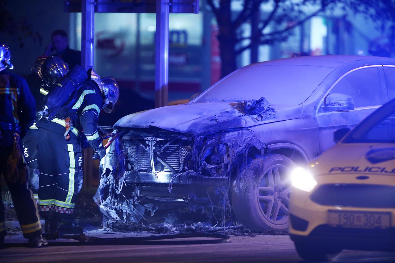 Na zagrebačkom Prisavlju zapalio se terenac Mercedes