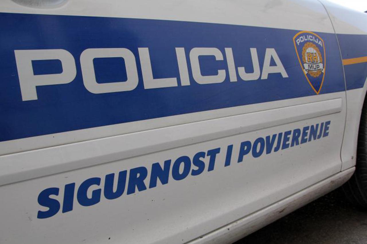 policija