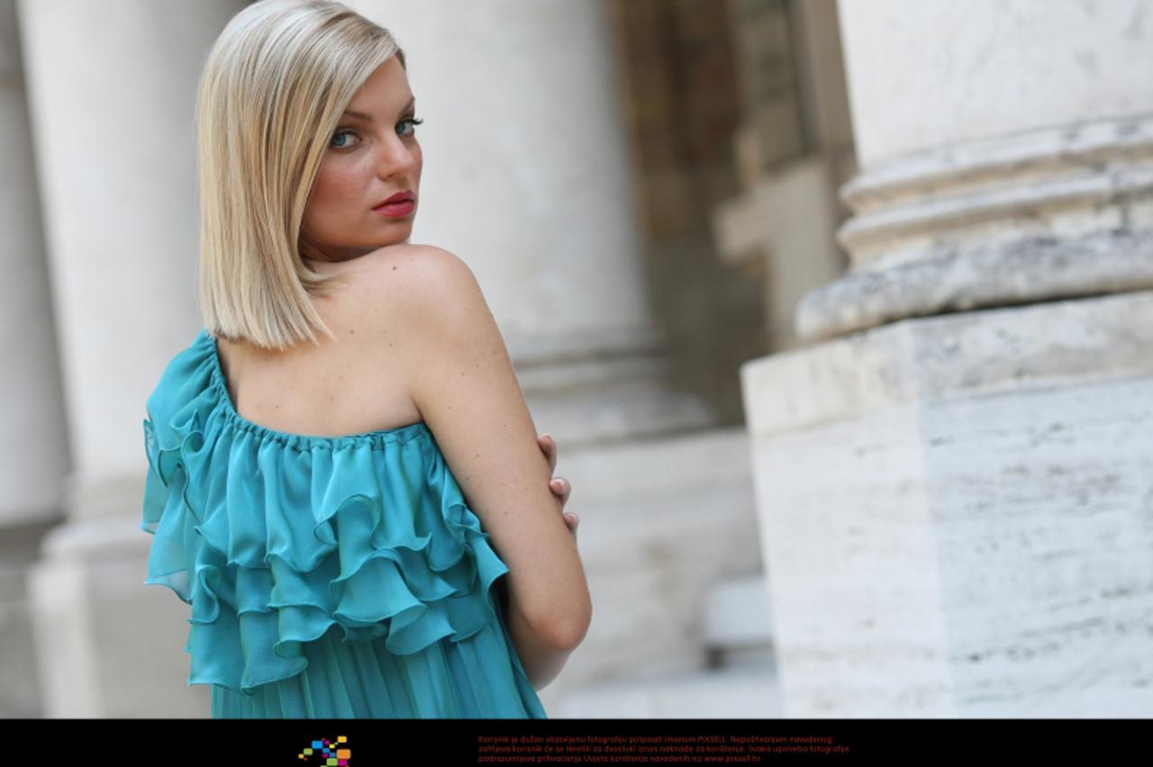 '22.07.2010., Zagreb - Edita Misiric, novinarka i voditeljica sportskih vijesti RTL-a. Photo: Boris Scitar/PIXSELL'