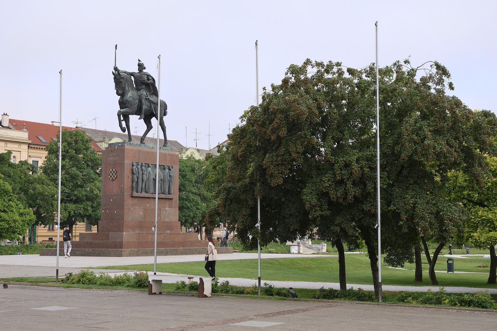 Cijela je priča započela dan ranije kada je, za sada nepoznatoj prolaznici, očito zasmetao ovaj simbol inkluzivnosti u javnom prostoru.