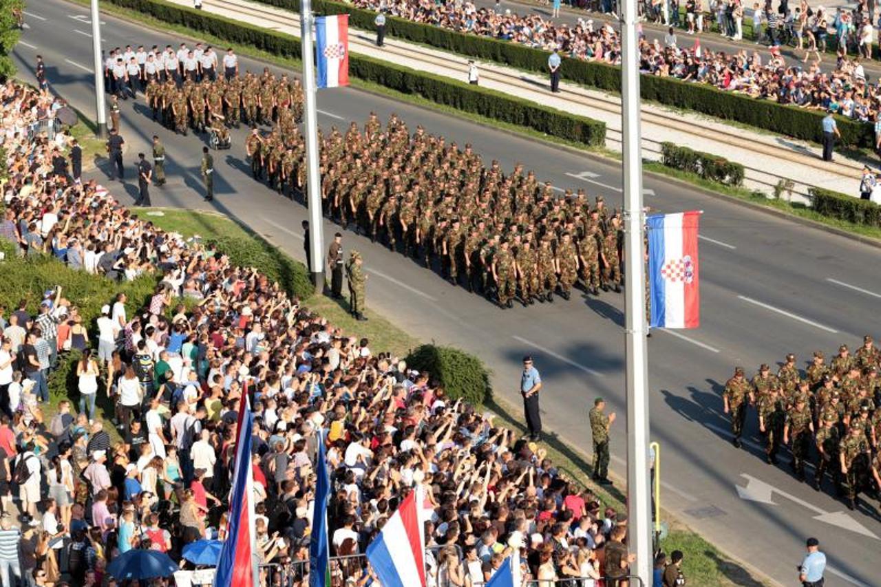 Vojni mimohod u Zagrebu 