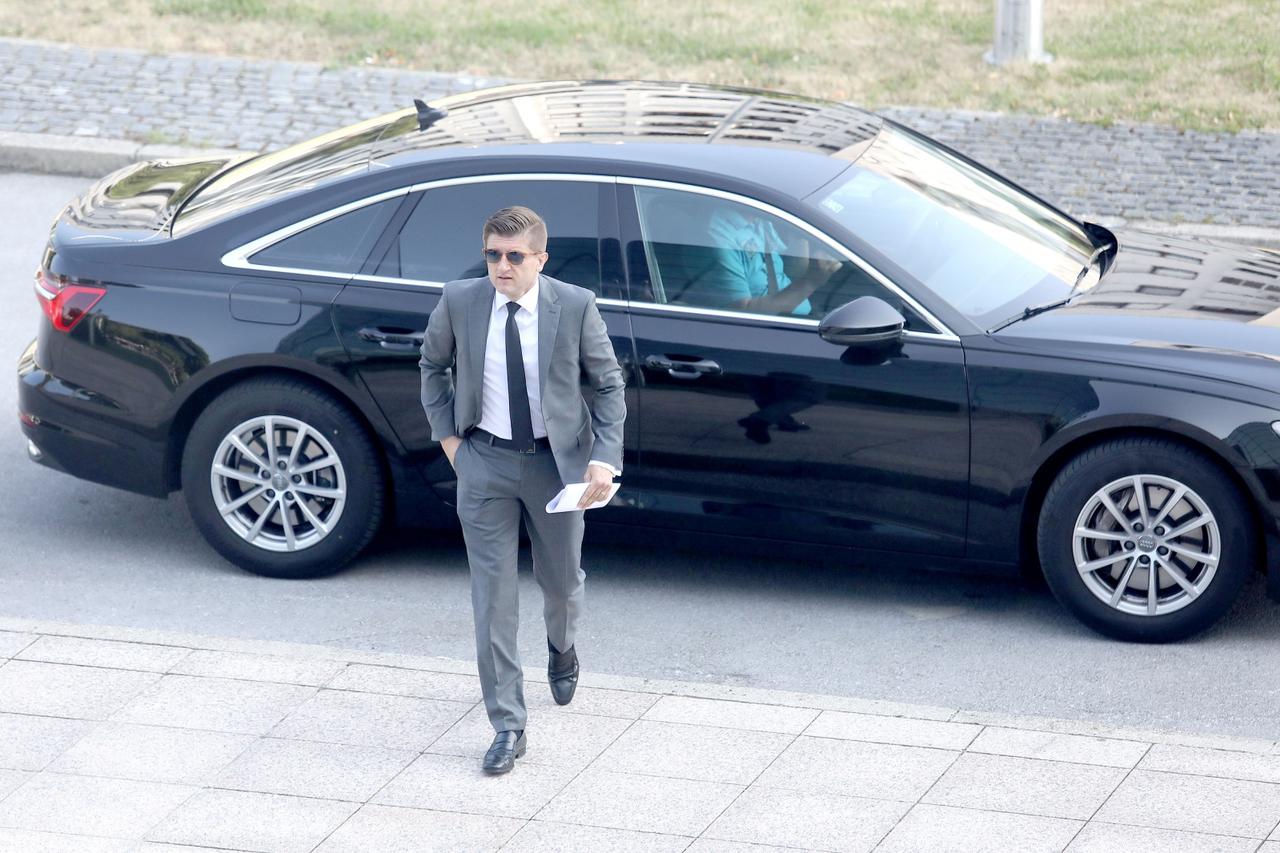 Zagreb: Članovi Vlade dolaze na sjednicu