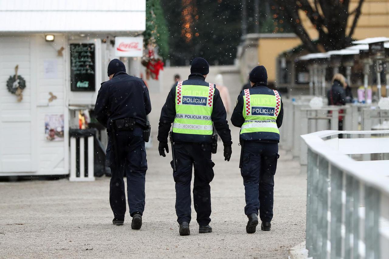 Ni policajka ne može odoljeti snježnoj grudi pored klizališta na Tomislavcu