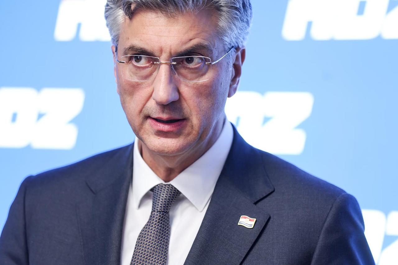 Zagreb: Andrej Plenković daje izjavu medijima