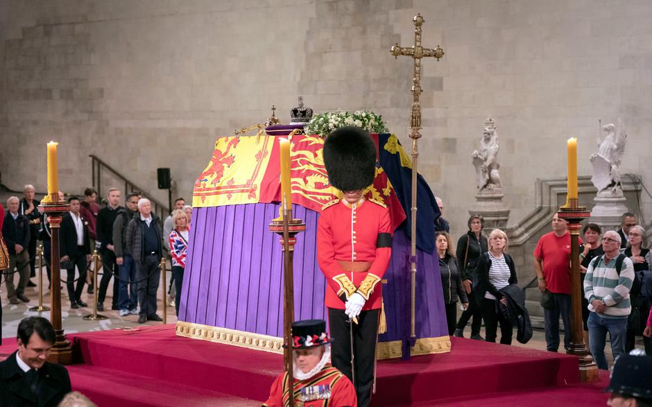 Britain mourns Queen Elizabeth