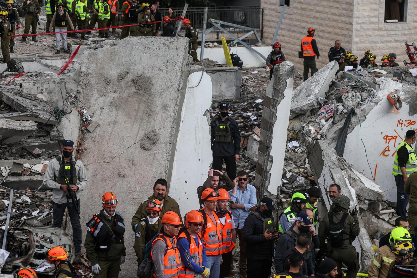 "Naše snage sada udaraju srce Teherana sa sve većom snagom i to će se samo pojačavati u nadolazećim danima. Međutim, ovo su bolni dani. Jučer ovdje u Tel Avivu, a sada u Beit Shemeshu, izgubili smo dragocjene ljude. Moje srce je uz obitelji, a u ime svih vas, građana Izraela, šaljem najiskrenije želje za brzim oporavkom ozlijeđenima", kazao je.