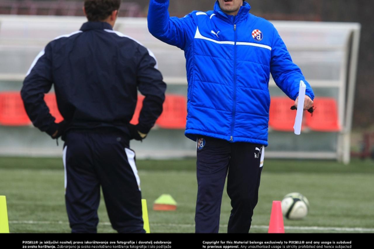 '08.01.2013., Sesvete - Posljednji trening GNK Dinamo na stadionu NK Radnika prije polaska u Tursku na pripreme. Kruno Jurcic. Photo: Marko Prpic/PIXSELL'