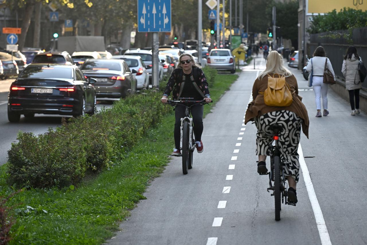 Zagreb: Biciklom na posao zbog štrajka ZET-a
