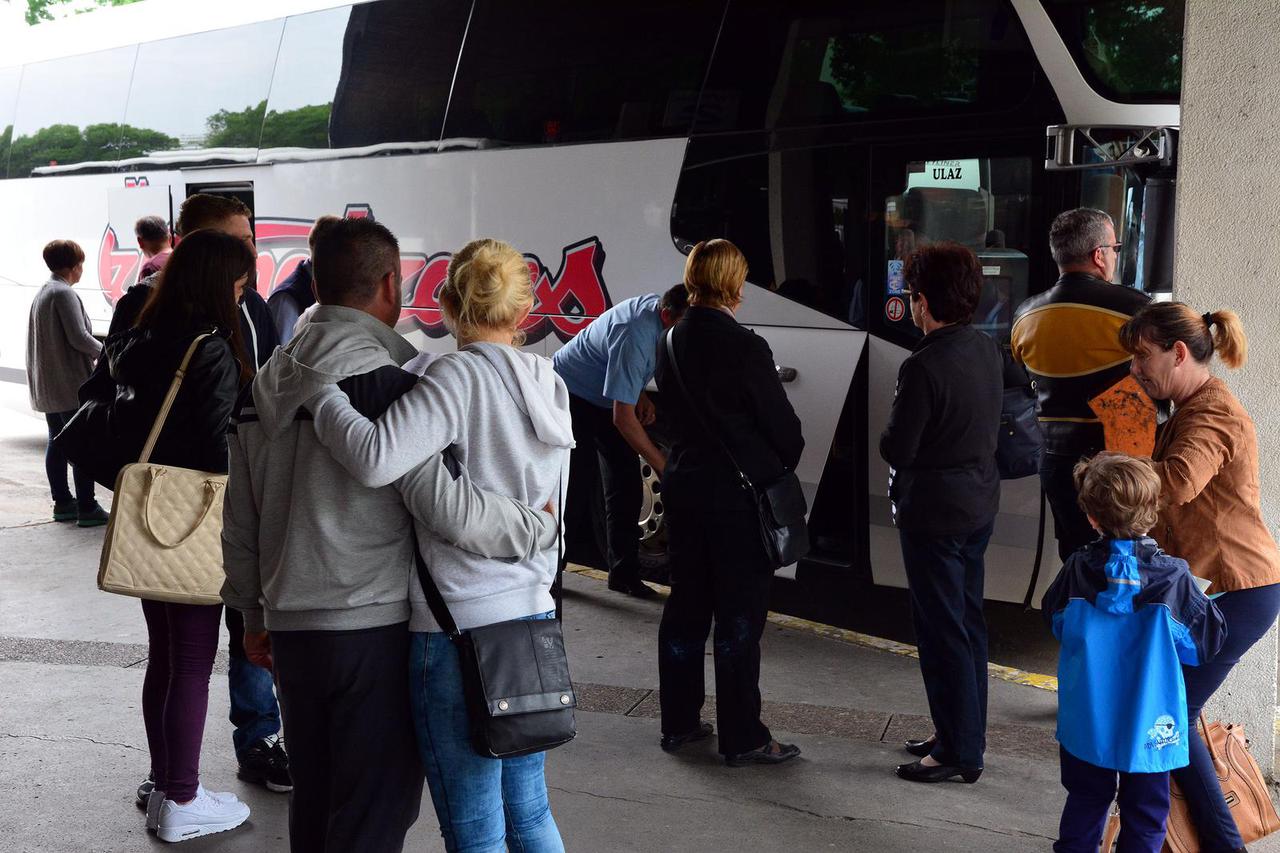 Svaki dan odlaze autobusi puni o?ajnih Slavonaca koji u vlastitoj domovini ne vide budu?nost