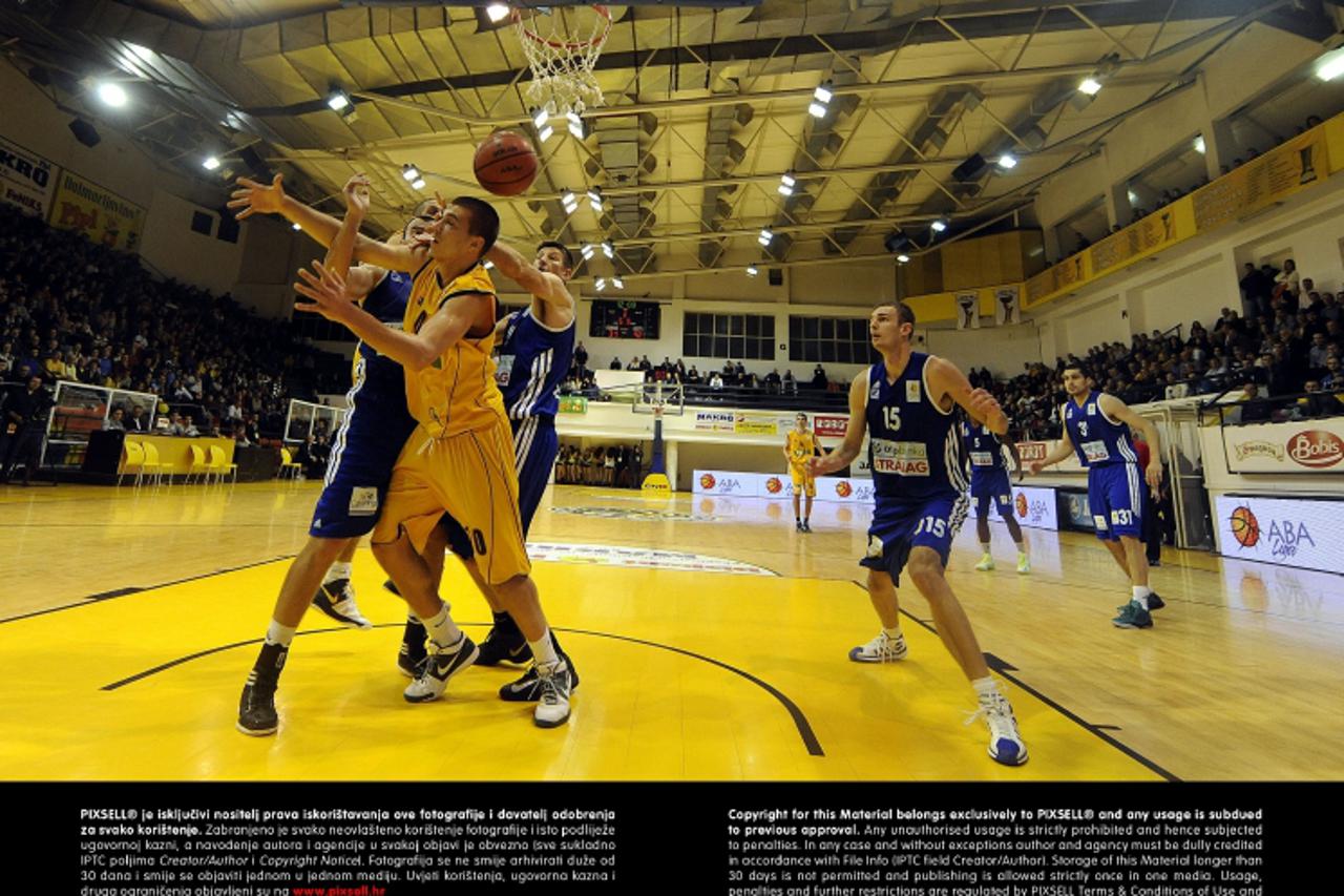 '15.12.2012., Split - Regionalna kosarkaska ABA liga, 13. kolo: KK Split - KK Zadar. Filip Kruslin, Ante Delas.  Photo: Tino Juric/PIXSELL'
