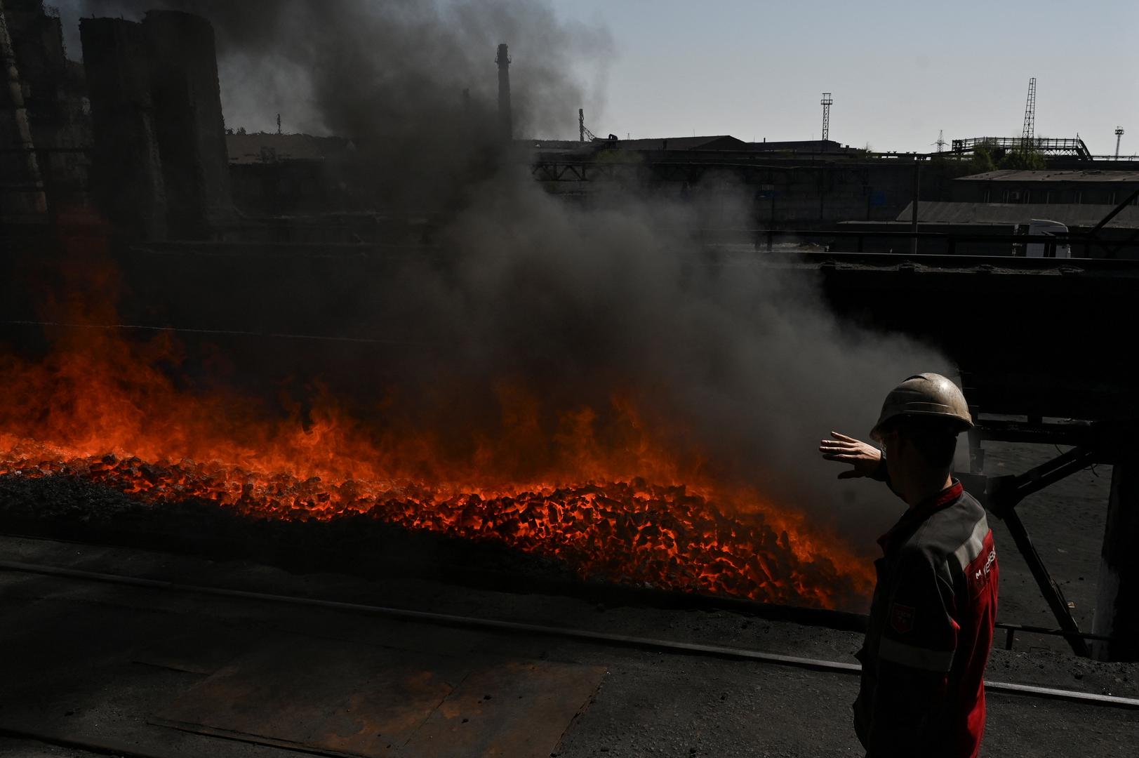 An employee controls coke production at Zaporizhzhia Coke Plant, amid Russia’s attack on Ukraine, in Zaporizhzhia, Ukraine April 11, 2024. REUTERS/Stringer Photo: Stringer/REUTERS