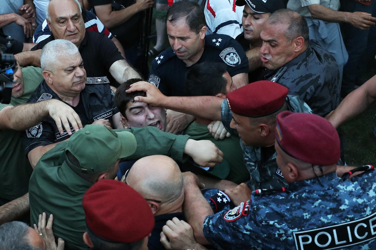 storyeditor/2024-06-13/2024-06-12T175246Z_716942114_RC2Q98AXT6GJ_RTRMADP_3_ARMENIA-PROTESTS.JPG
