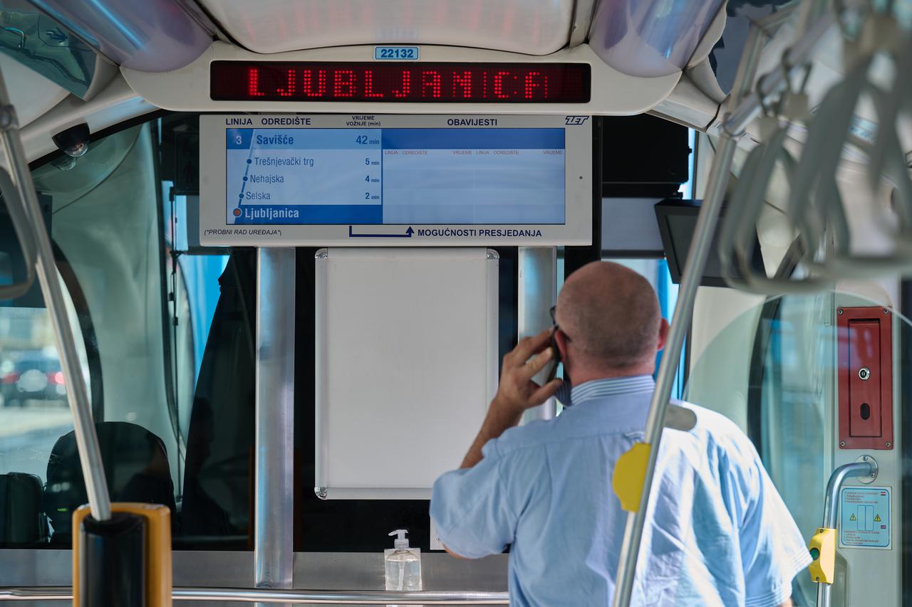 Zagreb: Novi displej s informacijama za putnike u tramvaju broj 3