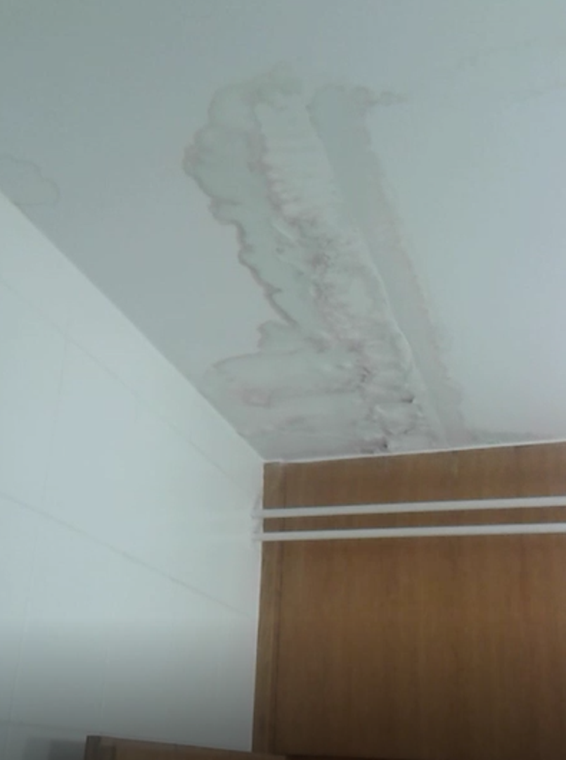 Unutar stadiona je prokišnjavao strop i zahod novinarske sobe gdje su i uredi Uefe kada se igraju europska natjecanja.