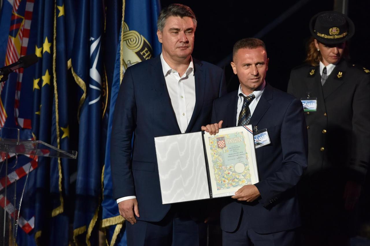 Knin: Predsjednik RH Zoran Milanović na kninskoj tvrđavi odlikovao generale VRO Oluja