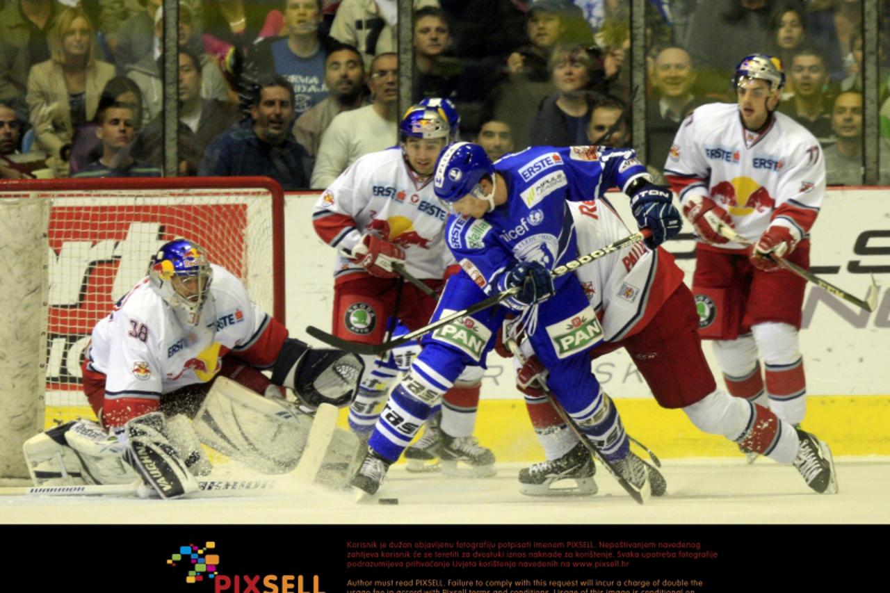 \'12.09.2010., Dom sportova, Zagreb - Hokej, EBEL liga, Medvescak - Red Bull Salzburg. Reinhard Divis, Florian Muehlstein.  Photo: Slavko Midzor/PIXSELL\'