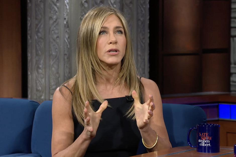 Jennifer Aniston est en promotion pour "The Morning Show" sur l'émission de Stephen Colbert