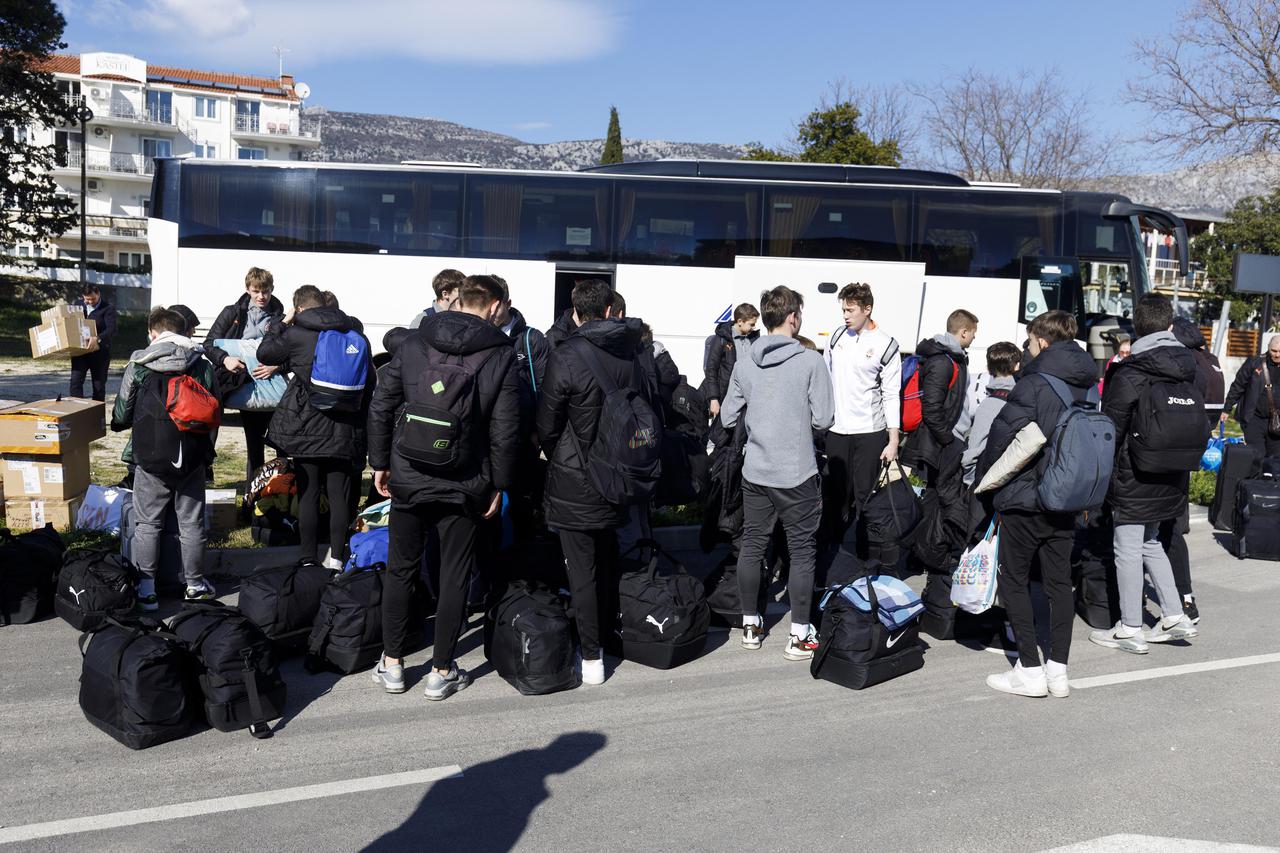 Kaštel Lukšić: Mladi nogometaši iz Ukrajine došli su u dječji dom u Kaštelima