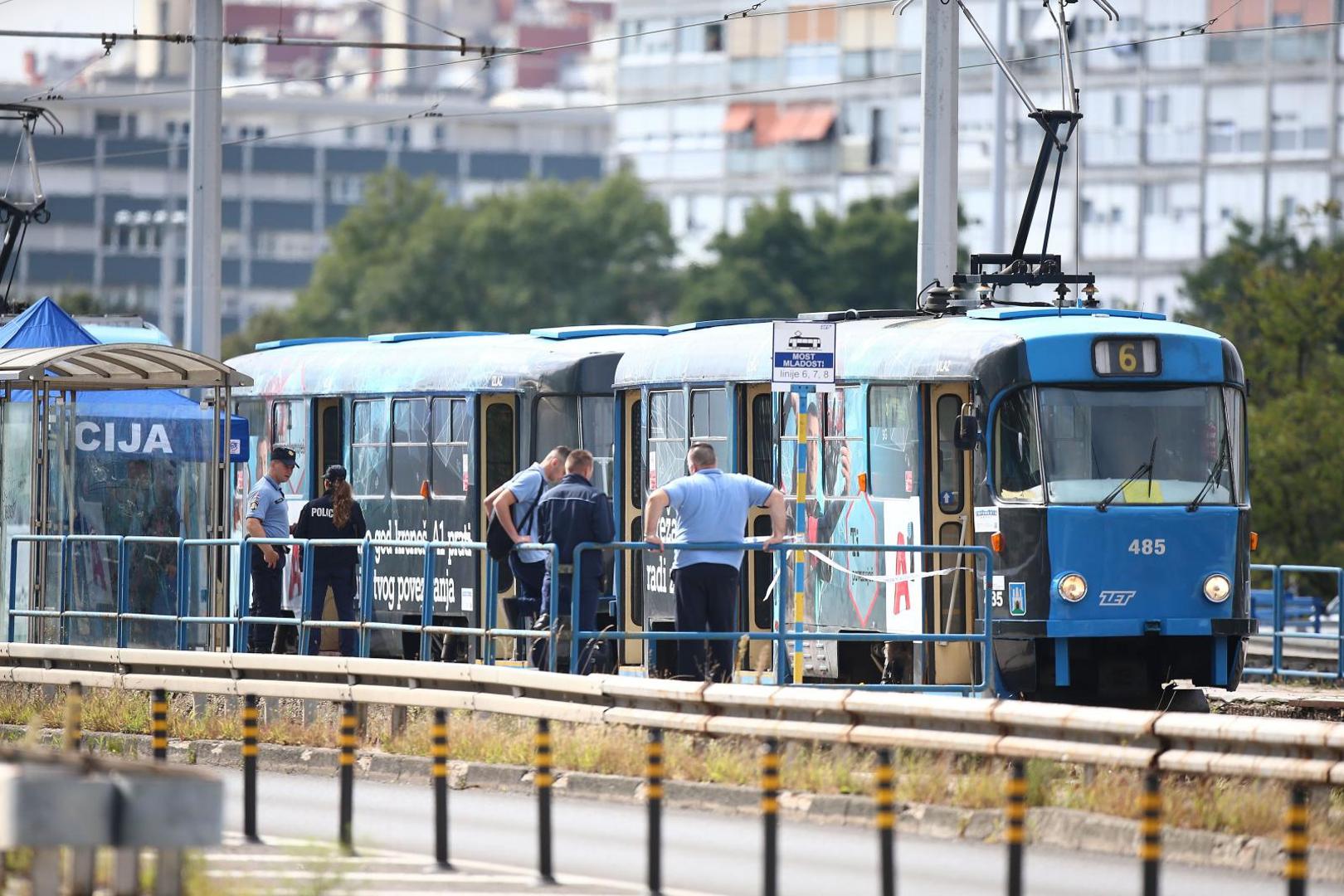 18.09.2021., Zagreb - U ZET-ovom tramvaju na mostu Mladosti pronadjeno bezivotno tijelo muskarca, ocevid u tijeku.

Photo: Matija Habljak/PIXSELL