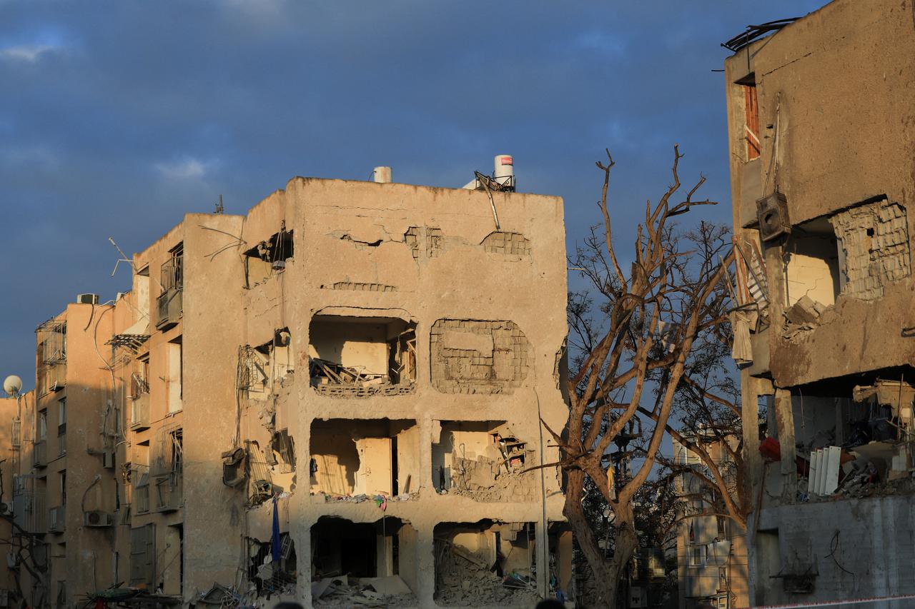 Iranian missile barrages struck residential buildings in Arad