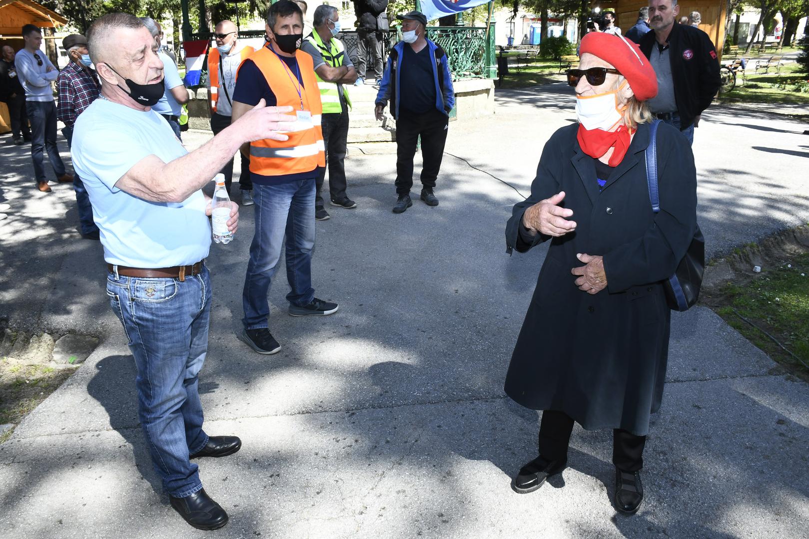 24.04.2021.,Petrinja - Prosvjed "Krik naroda s Banovine" prema svim institucijama Republike Hrvatske u organizaciji Inicijative branitelja grada Petrinje okupio je tek nekoliko desetaka Petrinjaca.Photo: Nikola Cutuk/PIXSELL