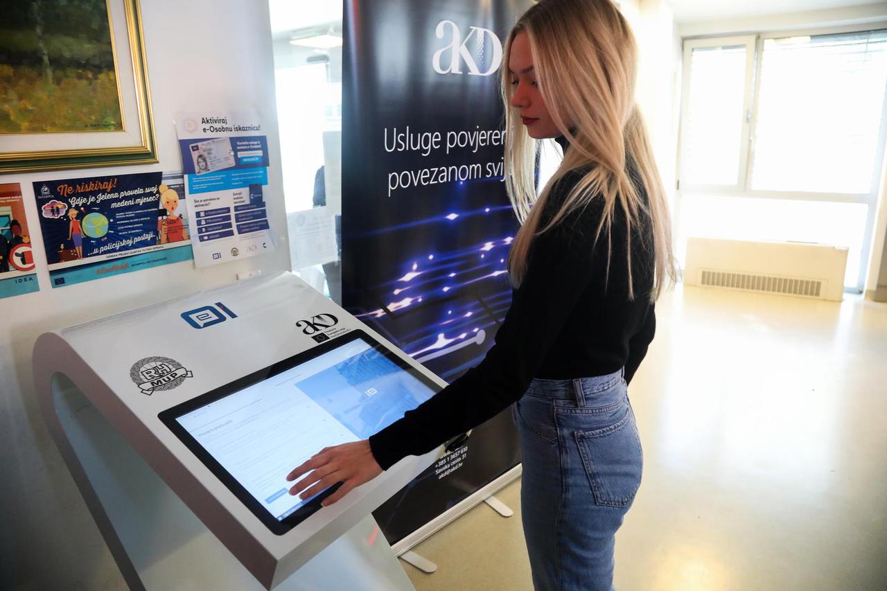 U Policijskoj postaji Velika Gorica predstavljen je projekt digitalne osobne iskaznice