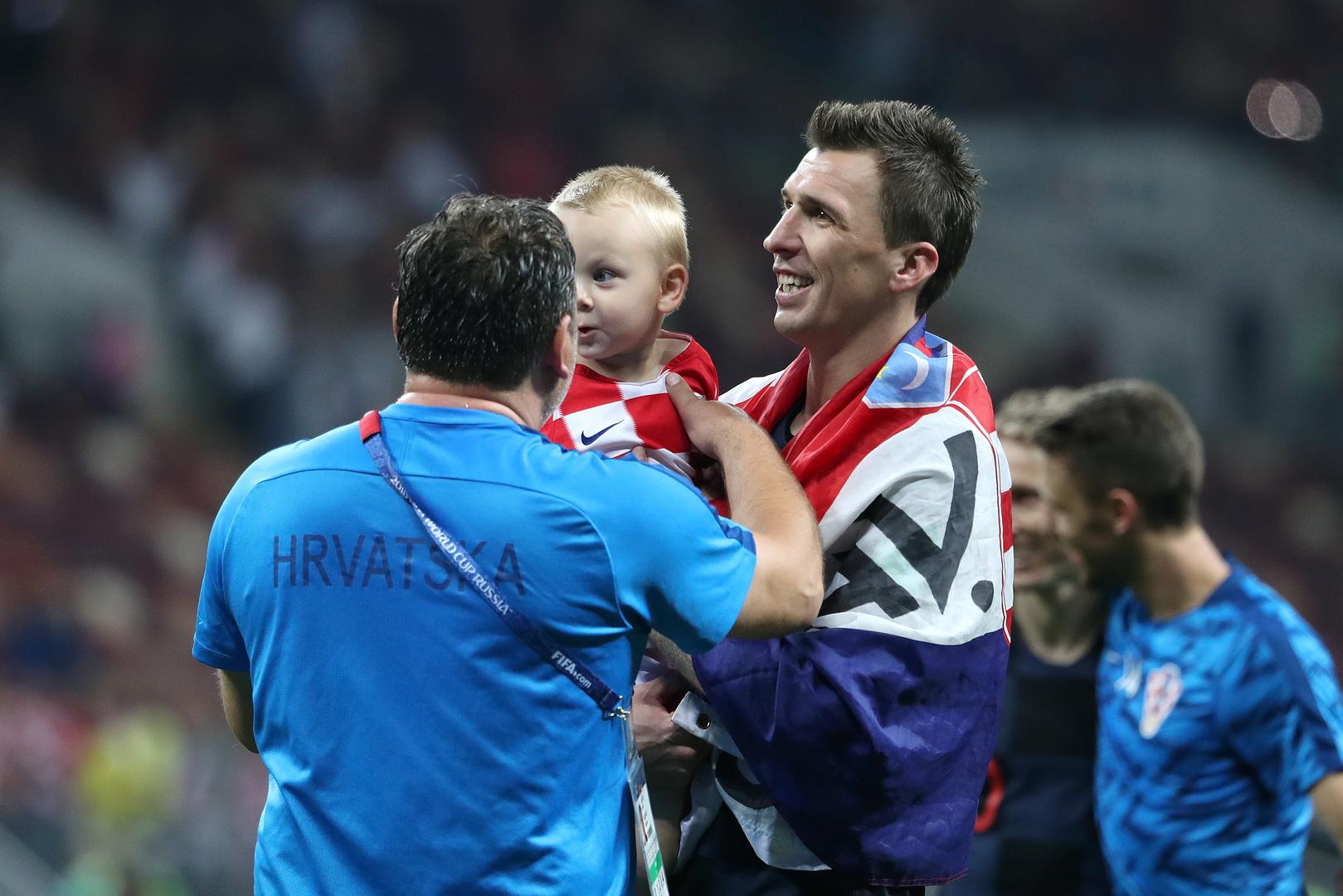 Mali David rado družio s tatinim suigračima Mandžom, Pivarićem...