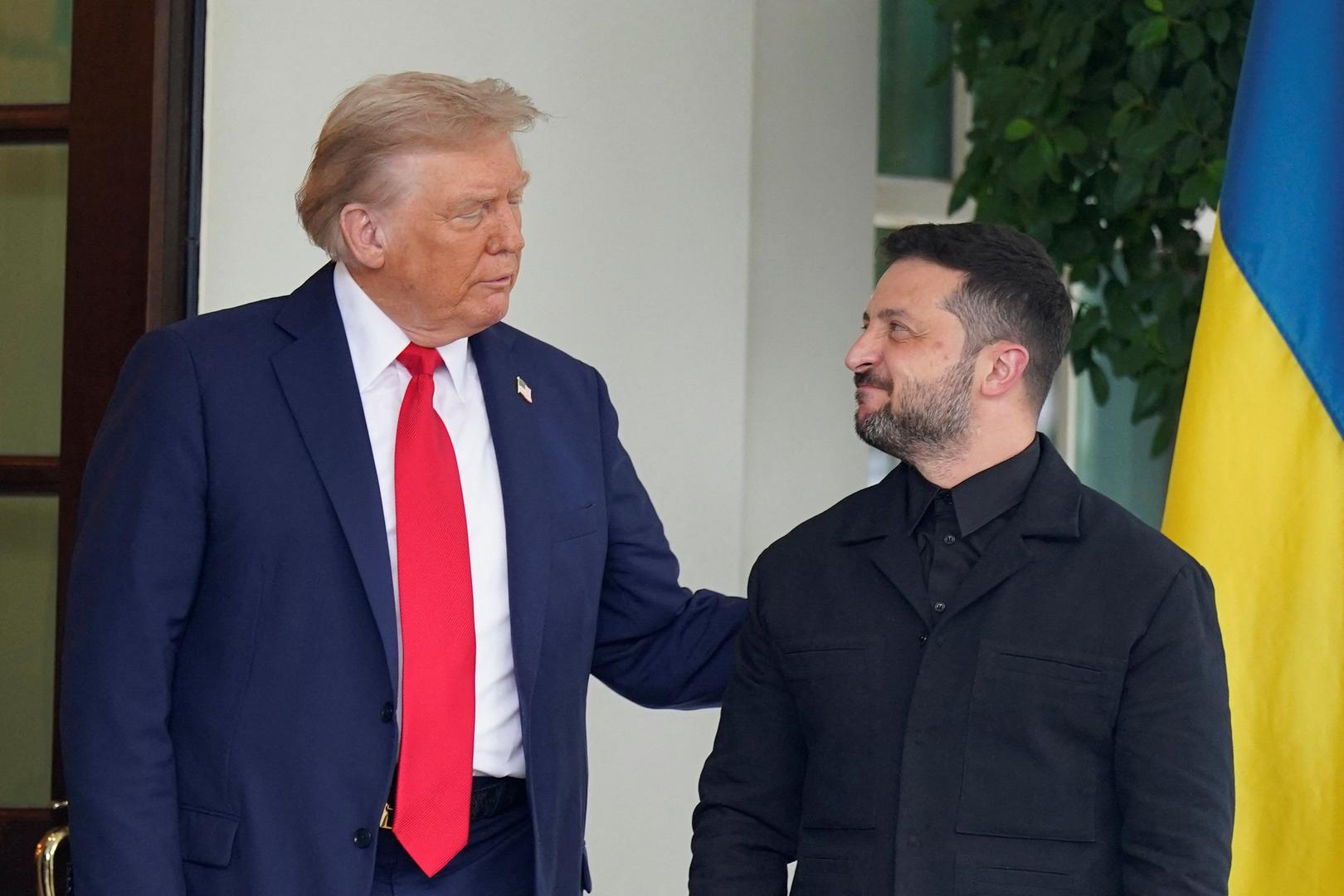 Zelenskijev stilski izričaj, kojim nastoji simbolizirati bliskost s ukrajinskom vojskom i narodom pogođenim ratom, izaziva podijeljene reakcije – od pohvala do kritika