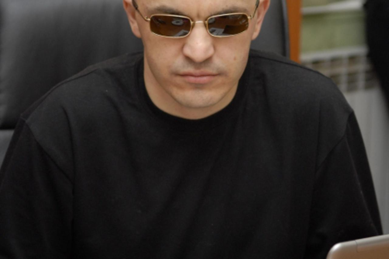 \'karlovac mirsad becirovic tajnik udruge slijepih grada karlovca i karlovacke zupanije, 260809 photo: kristina stedul fabac/vecernji list\'