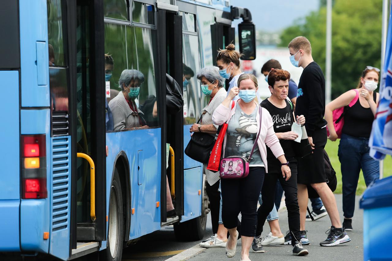 Od danas obvezno nošenje maski u javnom prijevozu