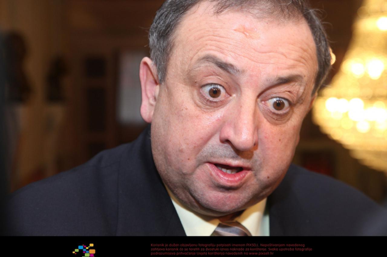 '20.01.2012., Zagreb - Raspravom o izmjenama zakona o zdravstvu nastavljena je redovita sjednica Sabora. Dinko Buric. Photo: Patrik Macek/PIXSELL'
