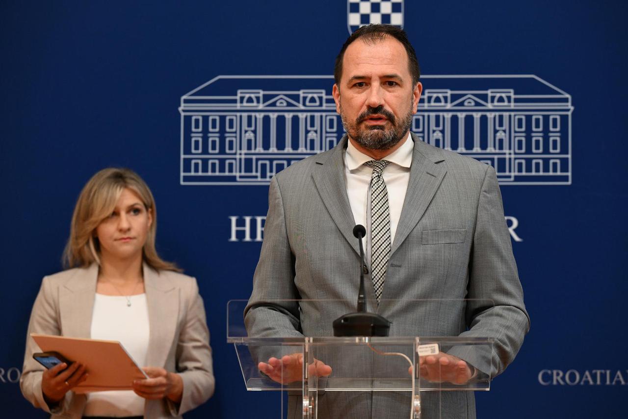 Zagreb: Igor Peternel iz Domovinskog pokreta dao je izjavu za medije