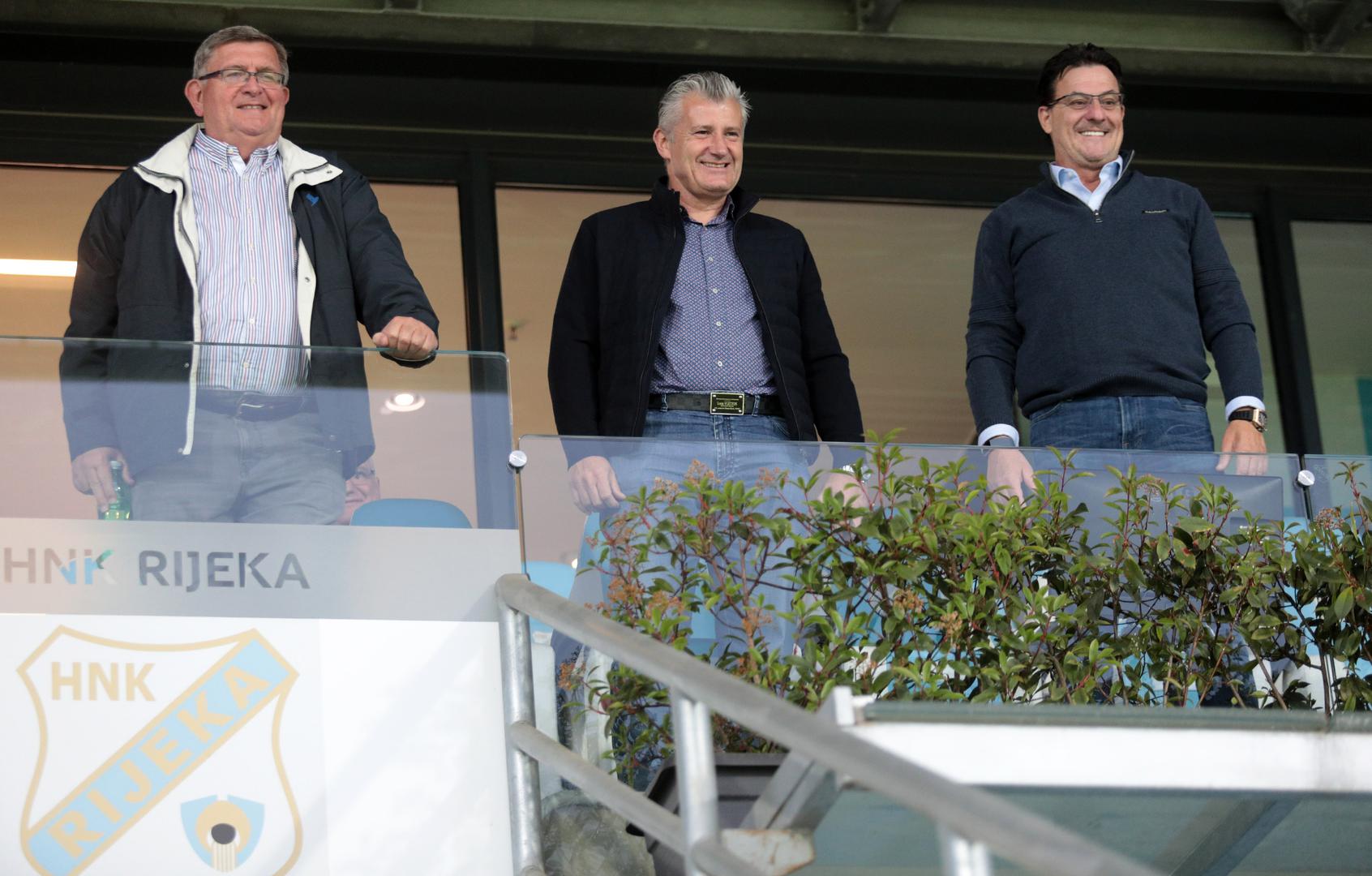 Utakmicu su iz lože mogli pratiti tek malobrojni, a tu su bili predsjednik HNS-a Davor Šuker, predsjednik Rijeke Damir Mišković i gradonačelnik Rijeke Vojko Obersnel.