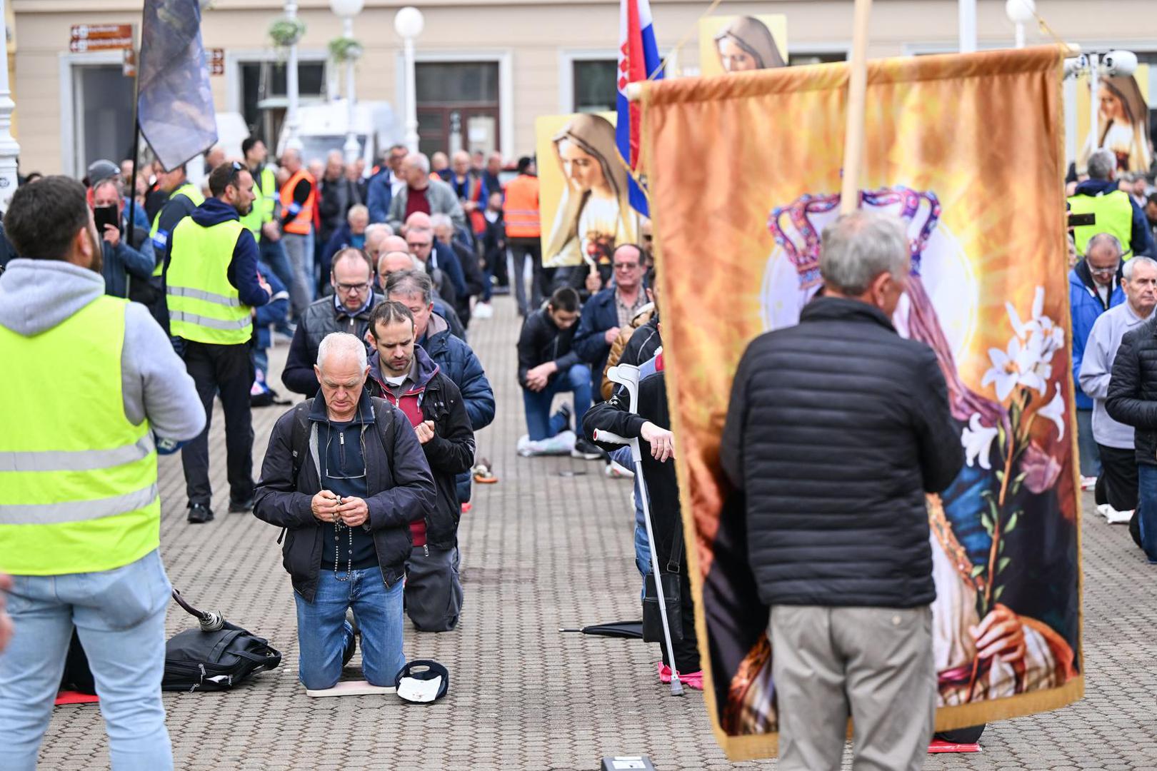 04.05.2024., Zagreb - Muska molitva krunice koja se odrzava svake prve subote u mjesecu na glavnom zagrebackom trgu. Photo: Neva Zganec/PIXSELL